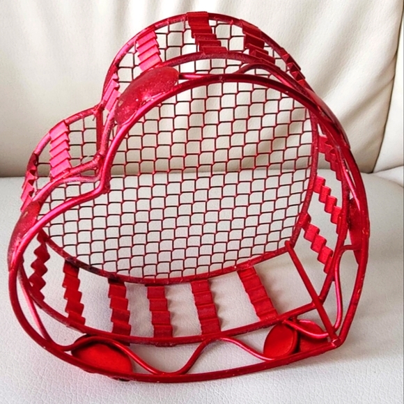 Heart shaped wire basket - Picture 4 of 4